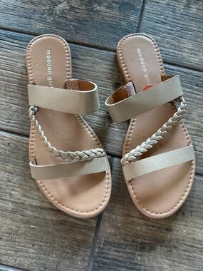 Madden Girl Strappy Slide Sandal NWOT Sz 7